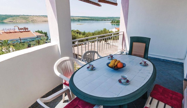 Awesome apartment in Posedarje