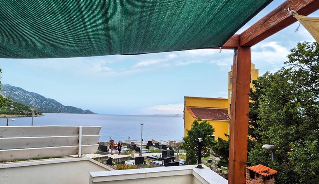 Awesome apartment in Karlobag with WiFi