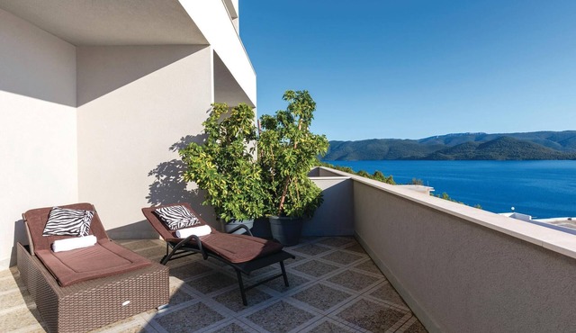 Awesome apartment in Klek with WiFi