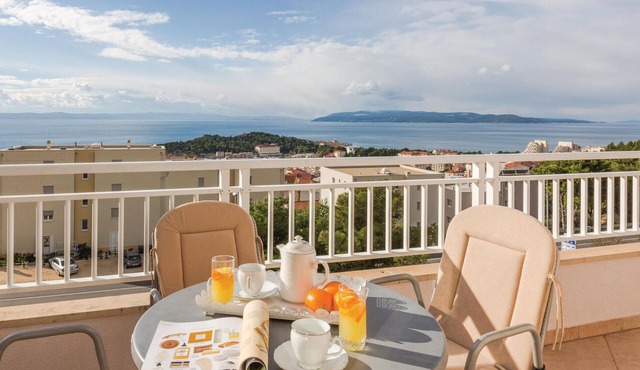 Awesome apartment in Makarska with WiFi