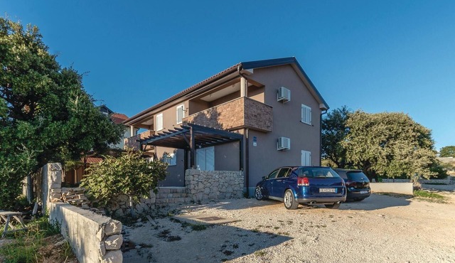 Awesome apartment in Mandre with house sea view
