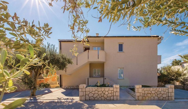 Awesome apartment in Mandre