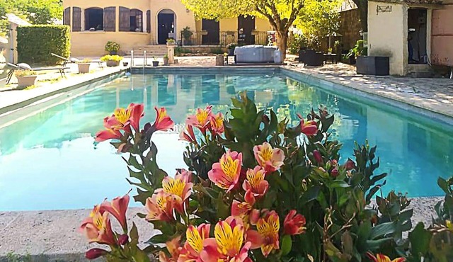 Awesome apartment in Mornas with WiFi