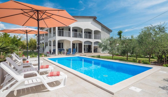 Awesome apartment in Nova Vas with swimming pool