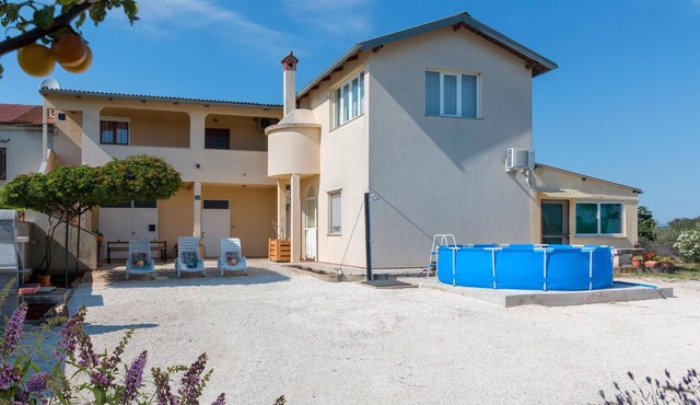 Awesome apartment in Pula