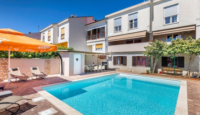 Awesome apartment in Pula