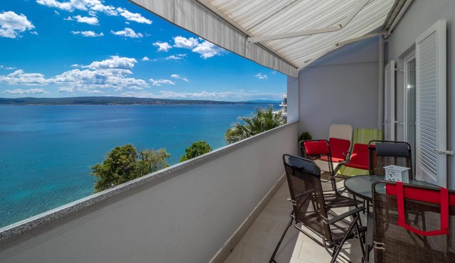 Awesome apartment in Selce with house sea view
