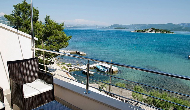 Awesome apartment in Sreser with house sea view