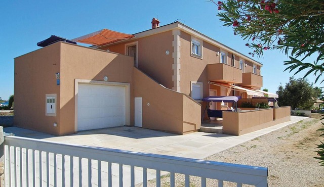 Awesome apartment in Vir with WiFi