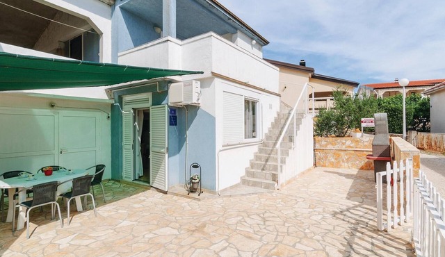 Awesome apartment in Vir with WiFi