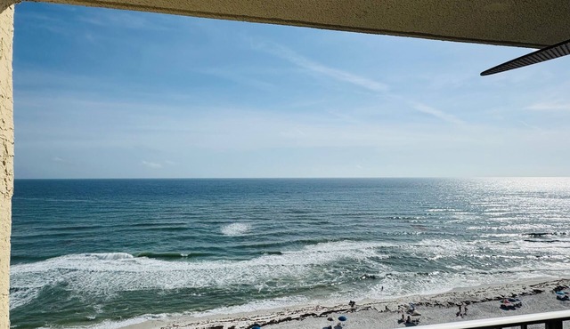 AWESOME APRIL DEAL:4/11-4/15=750! Beautiful/5star/Beachfront-Free Beach Chairs!