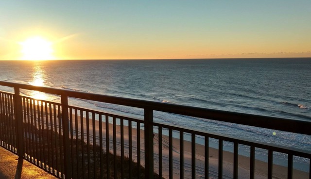 AWESOME Beachfront Condo; Clean, Smart; Lazy River, Hot Tub, Pools; Book Fast!