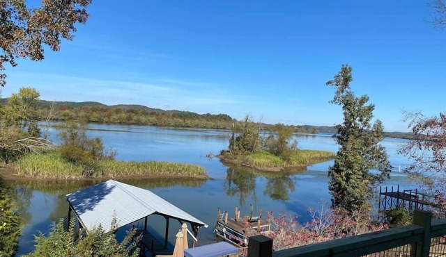 Awesome Chickamauga Lake House with Private Dock, Dog-friendly