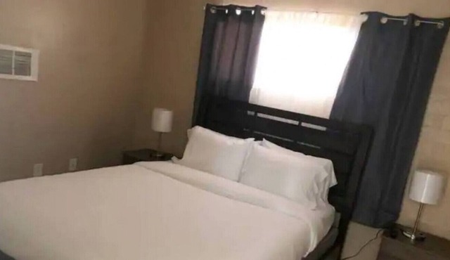 Awesome & Cool Unit Located in Central Tucson!