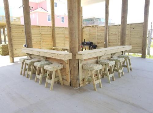 Awesome Deck, fenced yard! Pet & kid friendly!