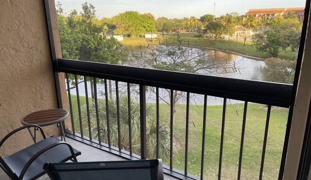 Awesome East Delray Beach Condo With Waterfront View. 1 Mile To The Beach