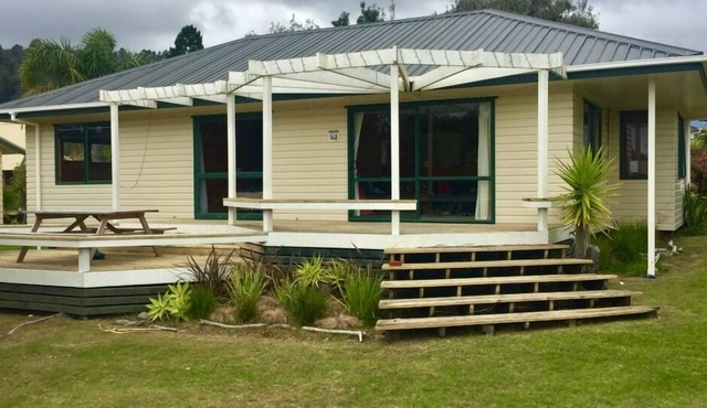 Awesome family bach at stunning Matarangi beach!