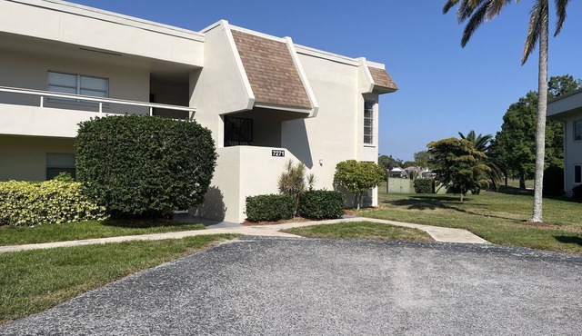 Awesome first-floor Palm Aire condo close to University Town Center!