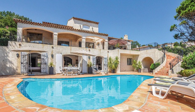 Awesome home in Les Adrets d l'Estérel