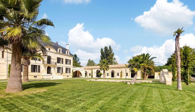 Awesome home in Saint-Julien-de-l'Esca