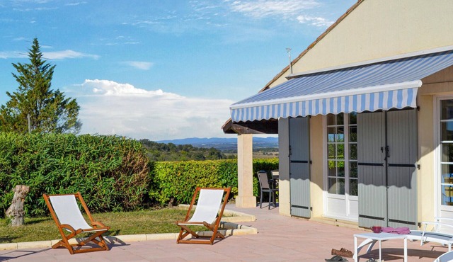 Awesome home in Saint Pons de Mauchien