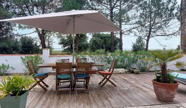 Awesome home in Saint-Trojan-les-Bains with house sea view