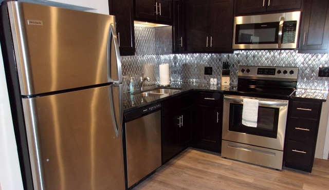 Awesome, Fully Furnished, Short Term Rental near Midtown - Downtown