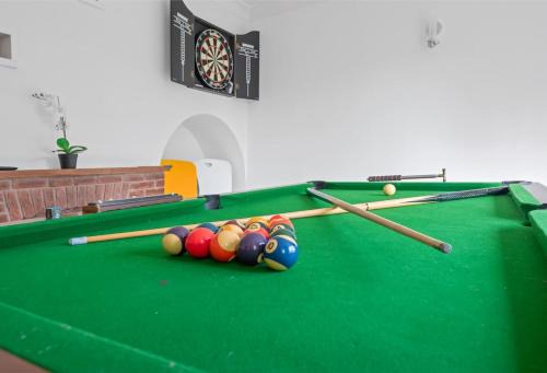 Awesome Games Room House! East Midlands Airport, Donington Park, with FREE parking