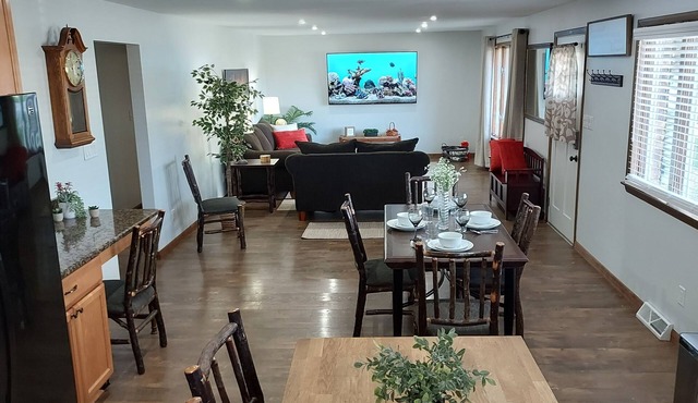 Awesome getaway! Two King beds three smart large screen TVs