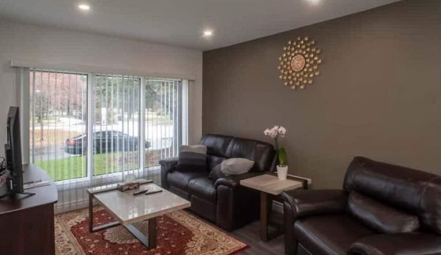 Awesome Group Hosting ~ 6 Beds ~ Thunder Bay
