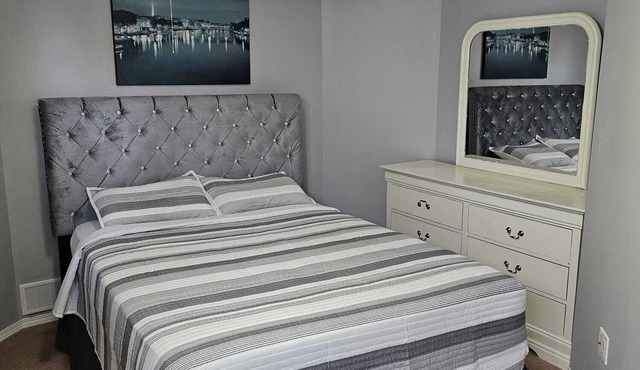 Awesome Guest suite @ Calgary NW for exclusive private relaxation