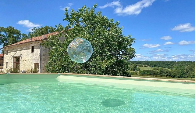 Awesome home in Lussas et Nontronneau