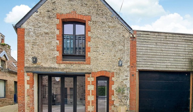 Awesome home in Saint-Vaast-la-Hougue