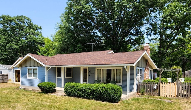 Awesome Harbor Country Cottage with Hot Tub - Close To Everything!