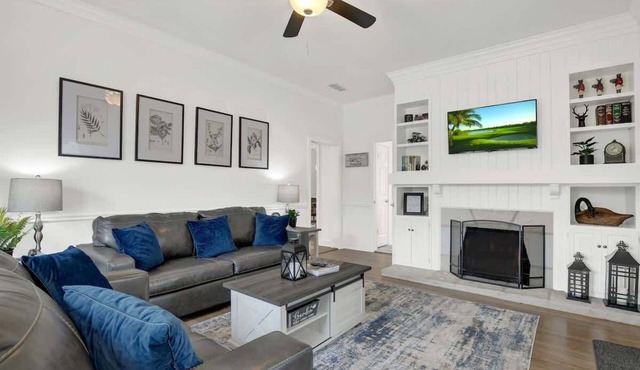 Awesome Haus With Gameroom, 4blks to Center of Town!