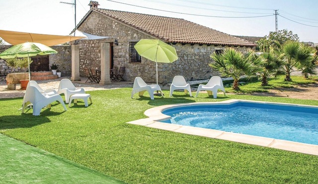 Awesome home in Villanueva del Duque
