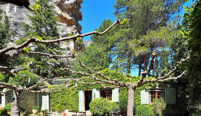 Awesome home in Les Baux De Provence