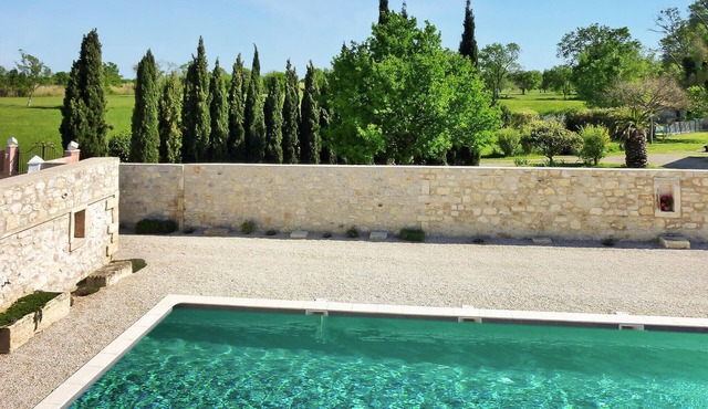 Awesome home in Saint Martin De Crau
