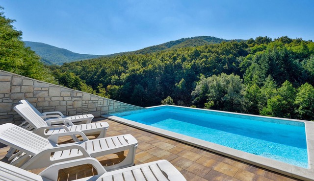 Awesome home in Poljanica Bistranska