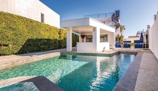 Awesome home in Sant Pere Pescador
