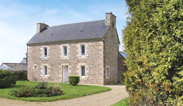 Awesome home in Quemper Guezennec