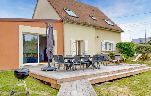 Awesome Home In Saint-Germain-Sur-Ay With Wifi