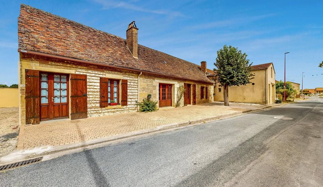 Awesome home in St Pierre d'Eyraud