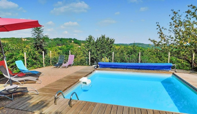 Awesome home in VEYRINES DE DOMME