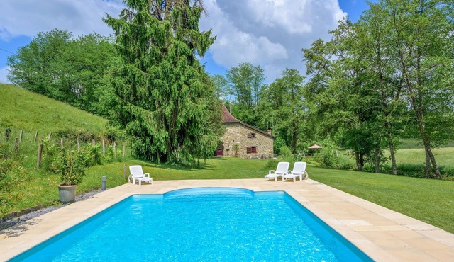 Awesome home in Lohitzun-Oyhercq