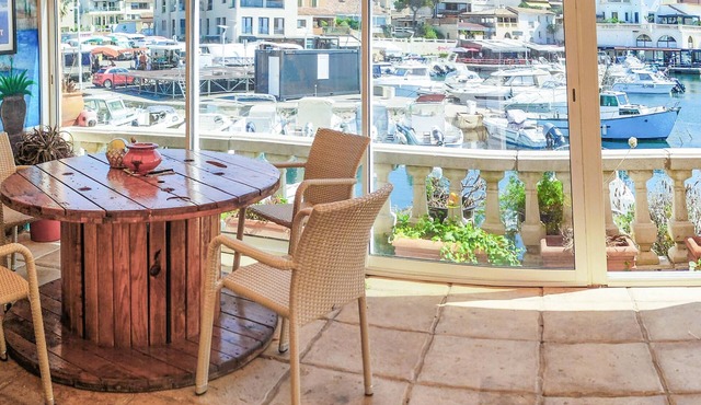 Awesome home in Sausset-les-Pins with WiFi