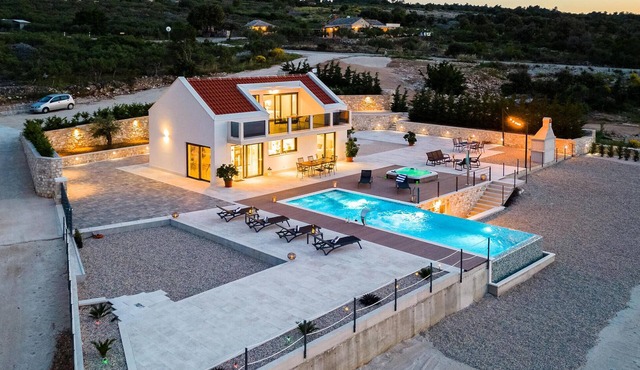 Awesome home in Splitska- Supetar