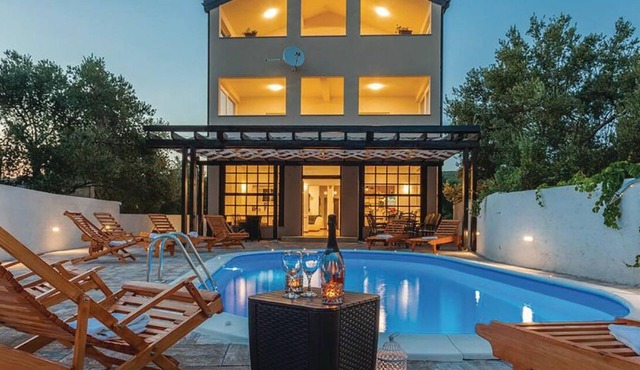 Awesome home in Sv. Petar Na Morv