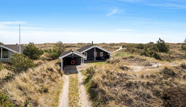 Awesome home in ålbæk with WiFi