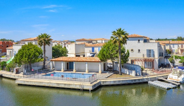 Awesome home in Aigues-Mortes
